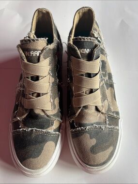 Jenn Ardor Camo Canvas Slip-On Sneakers in Green Brown Size 6.5